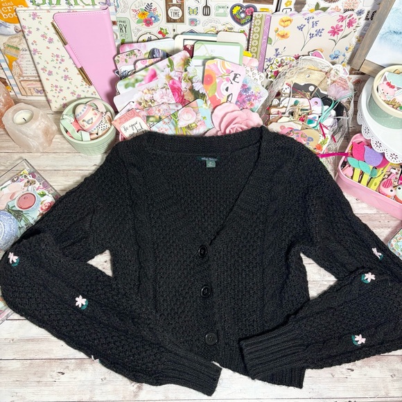 Wild Fable Black Cable Knit Cropped Cardigan Sweater Floral Embroidered Size XS - Picture 4 of 8
